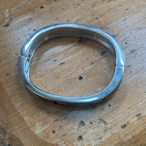 Bracelet. Puau shell and polar bear design. 3”x2 1/4” - Picture 2 of 4